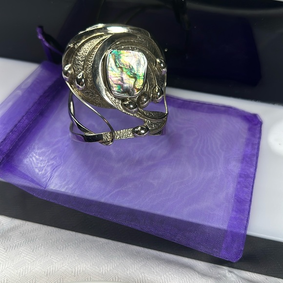 Mother of Pearl Mexican open cuff bracelet bangle - Picture 4 of 11